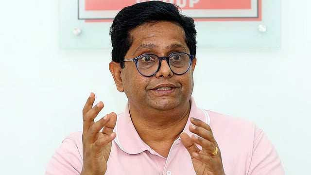 'കുടുംബത്തിൽ നിന്ന് പൈസയിറക്കിയ രാഷ്ട്രീയക്കാരനായിരുന്നു അച്ചാച്ചൻ, സിനിമയിൽ സക്സസ് ഉണ്ടെങ്കിൽ കൂടെ ആളുണ്ട്'; വിഡിയോ