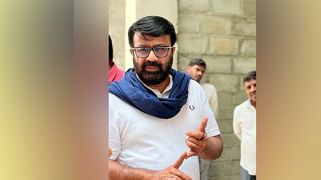 തമിഴ്നാട്ടിലും കര്ണാടകയിലും കോണ്ഗ്രസ് നേതാക്കളുടെ വീടുകളില് ഇഡി റെയ്ഡ്; എംഎല്എ എന് എ ഹാരിസിന്റെ വീട്ടിലും പരിശോധന