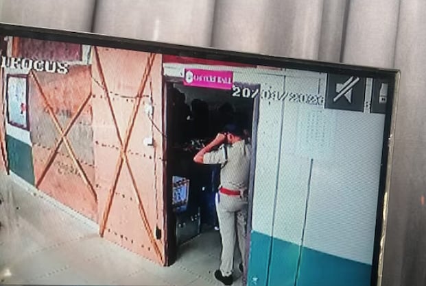 കോഴിക്കോട് സ്‌ട്രോങ് റൂം തുറന്നെന്ന് ആരോപണം; തെരഞ്ഞെടുപ്പ് അട്ടിമറിക്കാന്‍ ശ്രമമെന്ന് യുഡിഎഫ്;  വിശദീകരണവുമായി റിട്ടേണിങ് ഓഫീസര്‍