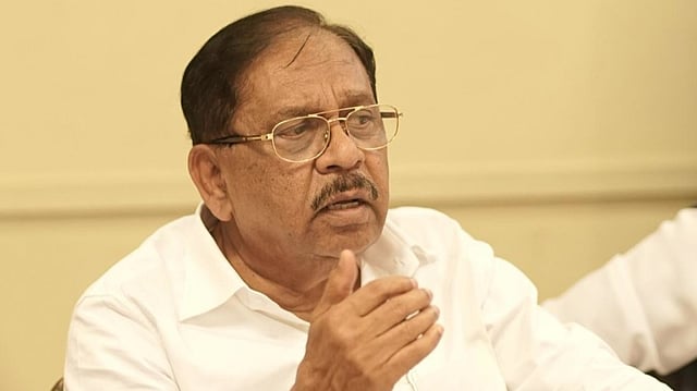 മത്സരത്തിന്റെ ആവേശത്തില് ബെറ്റ് വെച്ചു, ആഭ്യന്തരമന്ത്രി 'പെട്ടു'; കേസെടുക്കാന് പൊലീസിന് നിര്ദേശം