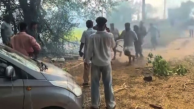 വീട് കുലുങ്ങിയപ്പോള് ഞെട്ടിയുണര്ന്നു, നോക്കിയപ്പോള് ബെഡില് നിറയെ ചോര; ആറു വയസുകാരിയുടെ കാലില് ചില്ലുകള് തുളച്ചുകയറി