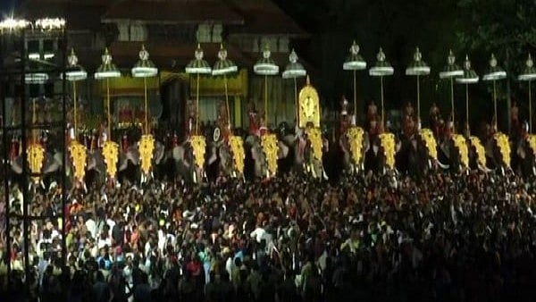 വെടിക്കെട്ട് ഒഴിവാക്കി ആചാരപരമായി പൂരം നടത്തണമെന്ന് ദേവസ്വങ്ങള്; അന്തിമ തീരുമാനം നാളെ