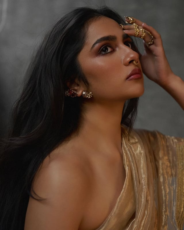 പുതിയ ചിത്രങ്ങള്ക്ക് കയ്യടിച്ച് സിനിമാ ലോകവും