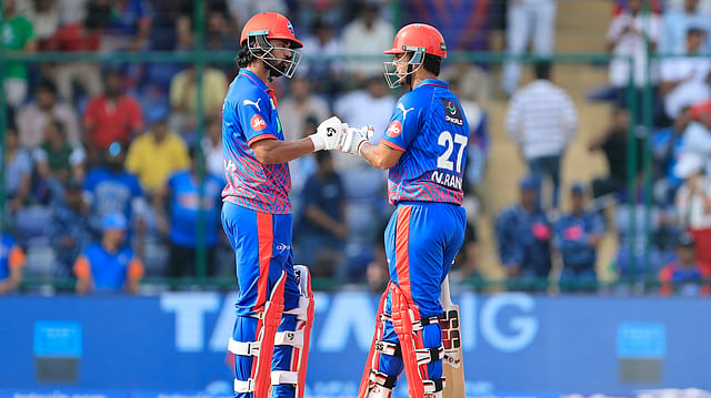 KL Rahul Nitish Rana batting