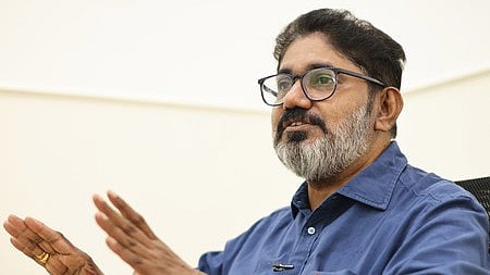 'ഒട്ടേറെ മാധ്യമപ്രവര്ത്തകര് എത്തി, മണല്ത്തരികള് ഉരസിയുണ്ടായ സ്പാര്ക്കില് നിന്നാവാം അപകടം'; മുണ്ടത്തിക്കോട് ദുരന്തത്തില് സുരക്ഷാ വിദഗ്ധന്