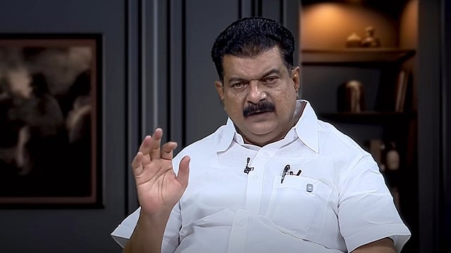 'റിയാസ് ജയിച്ചാല് മൊട്ടയടിച്ച് കമ്മലിട്ട് കോഴിക്കോട് അങ്ങാടിയില് നടക്കും; ബിജെപി പിണറായിക്ക് കഞ്ഞി വെച്ചു കൊടുത്തു'