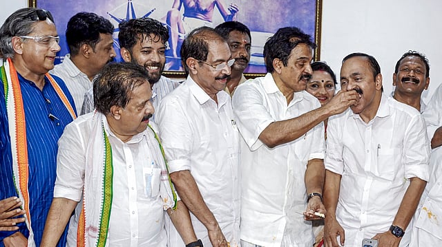 5 ജില്ലകളിൽ സമ്പൂർണ പരാജയം; ജനം പറഞ്ഞു... 'കടക്ക് പുറത്ത്!'