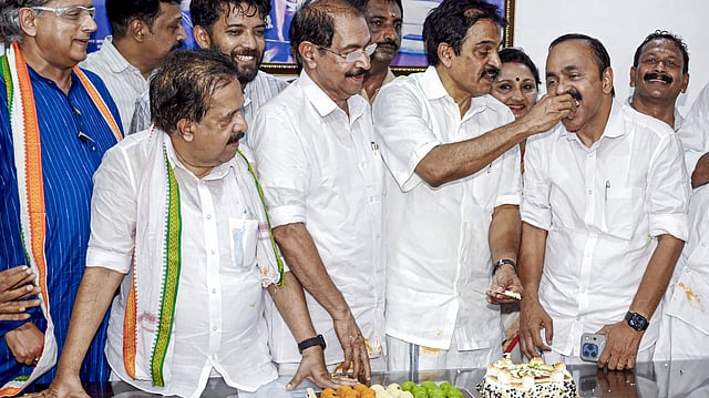 ഈഴവ, നായര് വോട്ടുകള് ചിതറിപ്പോയി; ജാതി സമവാക്യങ്ങളെ അപ്രസക്തമാക്കിയ യുഡിഎഫ് തരംഗം