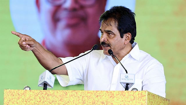 ജനവികാരം മനസിലാക്കണം;
ടിവികെയ്ക്ക് 'കൈ' കൊടുക്കാൻ ഹൈക്കമാൻഡ്;  തീരുമാനം 
സംസ്ഥാന കമ്മിറ്റിക്ക് വിട്ടു 