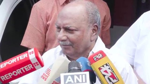 'ജനപ്രിയ ഗിമ്മിക്കുകള് കാണിക്കരുത്'; സിപിഎമ്മിന്റെ തിരിച്ചടിയില് നിന്ന് യുഡിഎഫ് പാഠം ഉള്ക്കൊള്ളണം; എകെ ആന്റണി