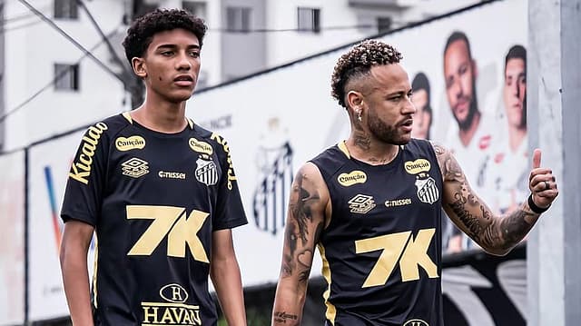 ഡ്രിബിൾ ചെയ്തത് ഇഷ്ടമായില്ല; 18കാരൻ താരത്തിന്റെ മെക്കിട്ട് കേറി; മുഖത്തടിച്ചെന്നും പരാതി; നെയ്മർ വെട്ടിൽ