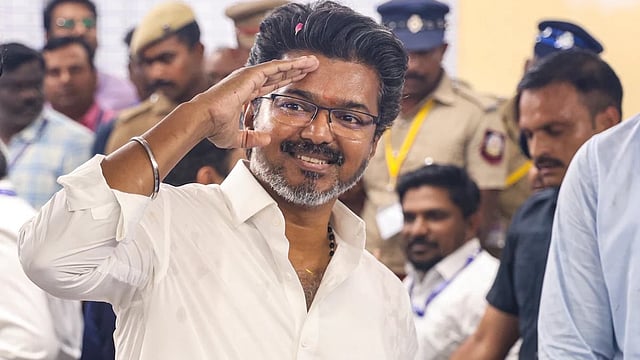 പുതിയ തമിഴ് ചിത്രങ്ങള്ക്ക് ദിവസേന 5 ഷോകള്ക്ക് അനുമതി; നിയമത്തില് ഭേദഗതി വരുത്തി വിജയ് സര്ക്കാര്