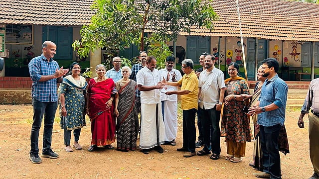 വാടകക്കെട്ടിടത്തിൽനിന്ന് സ്വന്തം മണ്ണിലേക്ക്; മാല ഊരി നൽകി ടീച്ചർ, തണലായി നാട്; നെടിയിരുപ്പ് സ്കൂളിന് ഇനി പുതുയുഗം!