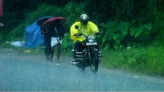 ബംഗാള്‍ ഉള്‍ക്കടലില്‍ നാളെ ന്യൂനമര്‍ദ്ദ സാധ്യത; ബുധനാഴ്ച വരെ ഇടിമിന്നലോട് കൂടിയ ശക്തമായ മഴ, ഏഴു ജില്ലകളില്‍ യെല്ലോ അലര്‍ട്ട് 