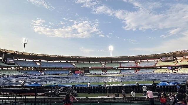 ബംഗളൂരു - മുംബൈ പോരാട്ടം; മഴ കളിച്ചാൽ ആര് തോൽക്കും?