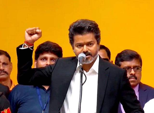 വിജയ് സർക്കാരിന് ആദ്യ  പരീക്ഷണം; എഐഎഡിഎംകെയെ മന്ത്രിസഭയിൽ എടുത്താൽ പിന്തുണ പിൻവലിക്കുമെന്ന് സിപിഎം