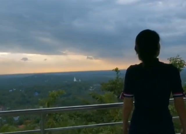 തൃശൂരിന്റെ ആകാശക്കാഴ്ച കാണണോ? പത്മരാജൻ സിനിമകളിലെ ആ പഴയ വിലങ്ങൻ കുന്ന് ഇന്നും സഞ്ചാരികളെ മാടിവിളിക്കുന്നു