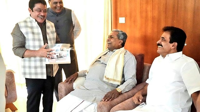 'കെ സിയെ മുഖ്യമന്ത്രിയാക്കണം', കര്ണാടക വഴി ലീഗിന് മേൽ സമ്മര്ദ്ദം; പാണക്കാട്ടെത്തി ന്യൂനപക്ഷ ക്ഷേമ മന്ത്രി