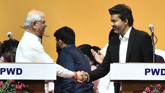 സഭയിൽ കരുത്ത് തെളിയിക്കാൻ വിജയ്; നിയമസഭയുടെ ആദ്യ സമ്മേളനം ഇന്നുമുതൽ, കറുപ്പയ്യ പ്രൊടെം സ്‌പീക്കർ