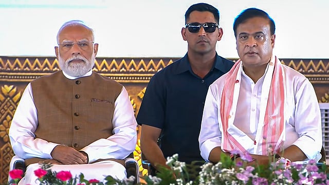 'മുഖ്യമന്ത്രി പദത്തിൽ രണ്ടാമൂഴം'; അസമിൽ ഹിമന്ത ബിശ്വ ശർമ്മ സർക്കാർ അധികാരമേറ്റു