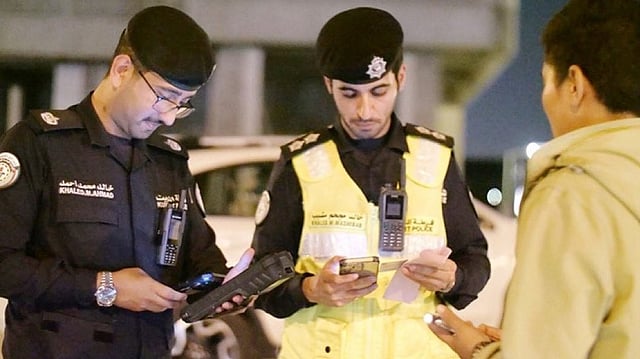 നോക്കി നടന്നില്ലെങ്കില്‍ പിഴ വീഴും!; നിയമം ലംഘിച്ച് കാല്‍നടയാത്ര, കുവൈത്തില്‍ 8,938 പേര്‍ക്ക് പിഴ 