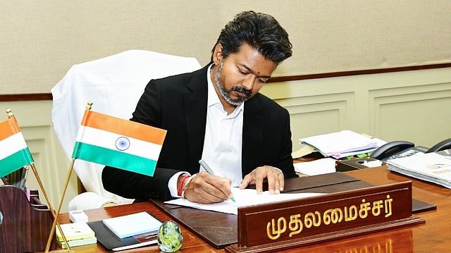 മദ്യശാലകൾക്ക് പൂട്ടിട്ട് വിജയ്; തമിഴ്നാട്ടിൽ 717 ടാസ്മാക് ഷോപ്പുകൾ അടച്ചുപൂട്ടാൻ മുഖ്യമന്ത്രിയുടെ ഉത്തരവ്