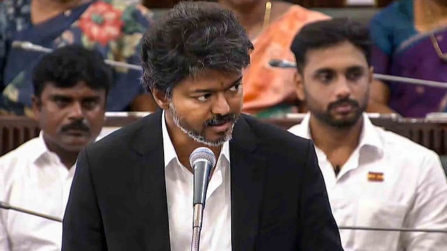 'സര്ക്കാരിന് കുതിരയുടെ വേഗം, എന്നാല് കുതിരക്കച്ചവടത്തിനില്ല'; നിയമസഭയില് തഗ്ഗ് മറുപടിയുമായി മുഖ്യമന്ത്രി വിജയ്