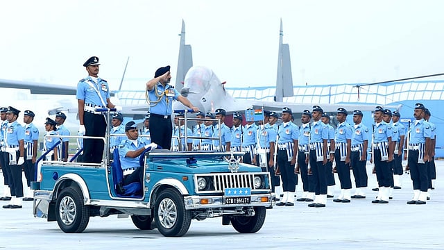 പത്താം ക്ലാസ് പാസായവർക്ക് എയർ ഫോഴ്സിൽ ജോലി;
എൽഡിസി, ടൈപ്പിസ്റ്റ്, ഡ്രൈവർ തസ്തികകൾ, മികച്ച ശമ്പളവും മറ്റ് ആനുകൂല്യങ്ങളും