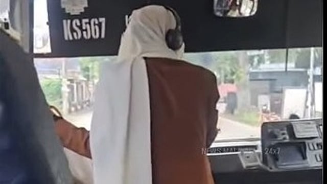 A woman broke a KSRTC superfast bus window using an emergency hammer