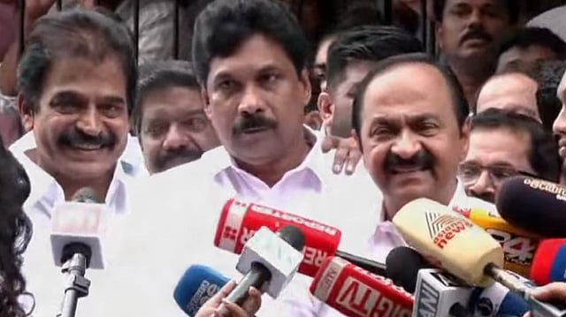 'ദേ വരുന്നു വലിയ കൂട്ടുകാര്, ഒരുമിച്ച് ലോകം മുഴുവന് ചുറ്റി, അത്ര ഉണ്ട് ആത്മബന്ധം'; കെ സി വേണുഗോപാലിന്റെ വീട്ടില് എത്തി വി ഡി സതീശന്