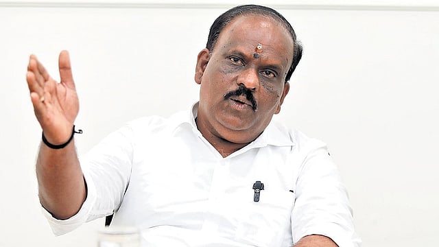 'രമേശ് ചെന്നിത്തല ബിജെപിയില് എത്തില്ലെന്ന് പറയാനാകില്ല, കോണ്ഗ്രസിലെയും സിപിഎമ്മിലെയും അസംതൃപ്തര് ബിജെപിയിലെത്തും'