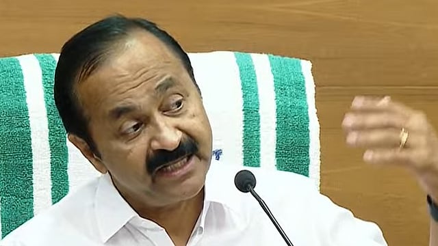 എപി വിഭാഗവുമായുള്ള ചർച്ചയ്ക്ക് പിന്നാലെ കാന്തപുരത്തിനെതിരായ എഫ്ബി പോസ്റ്റ് നീക്കി മുഖ്യമന്ത്രി; സാങ്കേതിക തകരാറെന്ന് വിശദീകരണം
