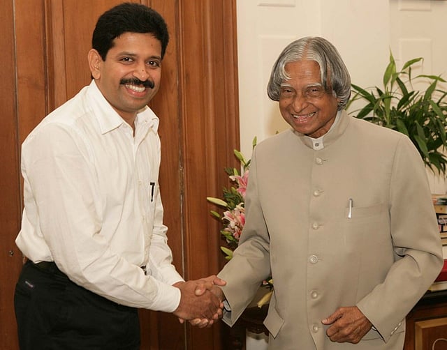 മുന് രാഷ്ട്രപതി എപിജെ അബ്ദുല് കലാമിനൊപ്പം മുതുകാട്