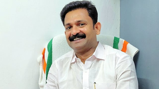 കോണ്‍ഗ്രസിനെ ഉപേക്ഷിച്ചവര്‍ കോട്ട് തുന്നി വരുന്നു, രാഷ്ട്രീയ നിയമനങ്ങളില്‍ വീഴ്ച സംഭവിച്ചിട്ടുണ്ടെങ്കില്‍ തെറ്റ് തിരുത്തണം'