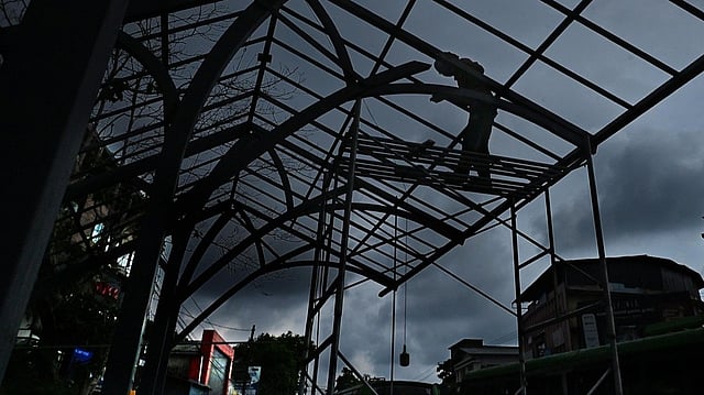 ഇരട്ട ന്യൂനമര്ദ്ദ പാത്തി; സംസ്ഥാനത്ത് ഇന്നും നാളെയും ശക്തമായ മഴ, നാലു ജില്ലകളില് യെല്ലോ അലര്ട്ട്