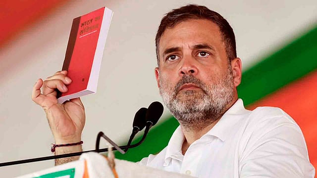 മോദിയും അമിത് ഷായും രാജ്യദ്രോഹികള്, രാജ്യത്തെ വില്ക്കുന്നു; കടന്നാക്രമിച്ച് രാഹുല് ഗാന്ധി