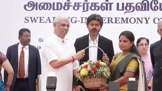 നീണ്ട 59 വർഷങ്ങൾക്ക് ശേഷം കോൺഗ്രസ് തമിഴ്നാട് ഭരണത്തിലേക്ക്; തമിഴകത്ത് വിജയ് മന്ത്രിസഭ വിപുലീകരിച്ചു