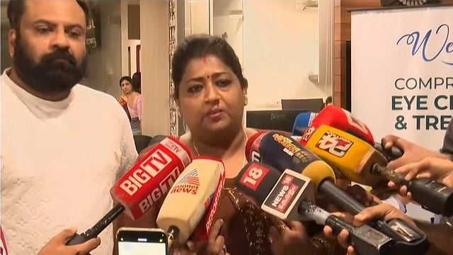 'ശ്വേത മേനോനെ നോക്കുകുത്തി ആക്കി ഇരുത്തിയിരിക്കുന്നതല്ല, ഒരാളെ മാത്രം കീറി മുറിക്കാൻ സമ്മതിക്കില്ല'; ടിനിയെ പിന്തുണച്ച് പ്രിയങ്ക