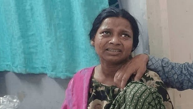 ഓടുന്ന ട്രെയിനില്‍ നിന്ന് കുഞ്ഞിനെ പുറത്തേക്ക് എറിഞ്ഞുകൊന്നു; അമ്മ അറസ്റ്റില്‍