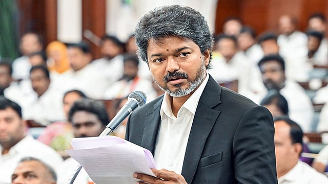 ലൈംഗിക കുറ്റവാളികള്ക്ക് മാപ്പില്ല; കടുത്ത ശിക്ഷ ഉറപ്പാക്കണം; പൊലീസിന് നിര്ദേശവുമായി വിജയ്