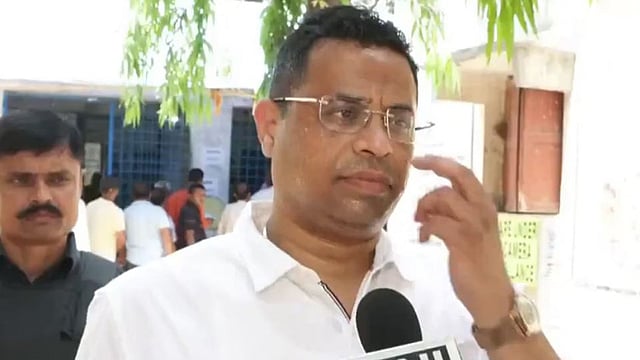 'പച്ചക്കൊടി കാണിച്ചാൽ 50 ടിഎംസി എംഎൽഎമാരും 20 എംപിമാരും കൂറുമാറും', അവകാശവാദവുമായി ബിജെപി; ബംഗാളില് തൃണമൂല് കോണ്ഗ്രസ് പിളര്പ്പിലേയ്ക്കോ?