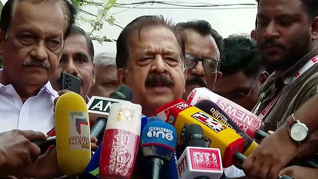 നീറ്റ് പ്രതിഷേധം:
കേരളത്തിലെടുത്ത കേസുകൾ റദ്ദാക്കും, തുടരന്വേഷണം വേണ്ടെന്ന് ഡി ജി പിക്ക് നിർദേശം