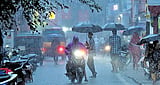 ചക്രവാതച്ചുഴി: കേരളത്തില് അഞ്ച് ദിവസം മഴ കനക്കും, യെല്ലോ അലര്ട്ട്