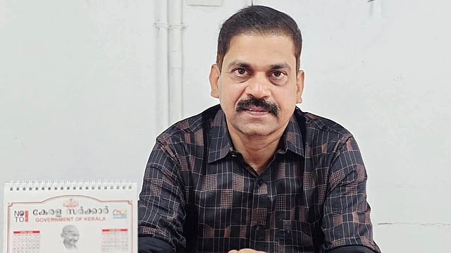 ഇഡി ഉദ്യോഗസ്ഥര്ക്ക് നേരെ മുട്ടയേറ്; സിപിഎം ലോക്കല് സെക്രട്ടറി കീഴടങ്ങി