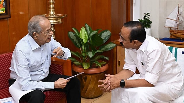 അതിവേഗ റെയില് പാത: മൂന്നേ കാല് മണിക്കൂറില് കണ്ണൂരില് എത്താം; കരട് റിപ്പോര്ട്ട് കൈമാറി; തീരുമാനം രണ്ടാഴ്ചയ്ക്കുളളില്