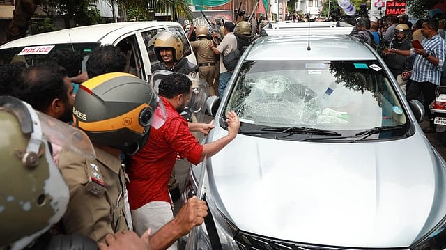 ഇഡി ഉദ്യോഗസ്ഥരെ ആക്രമിച്ച കേസ് അപൂർവമെന്ന് കോടതി; ജനങ്ങൾ മാധ്യമങ്ങളിലൂടെ എല്ലാം കണ്ടതാണ്; 5 പ്രതികൾക്ക് ജാമ്യമില്ല