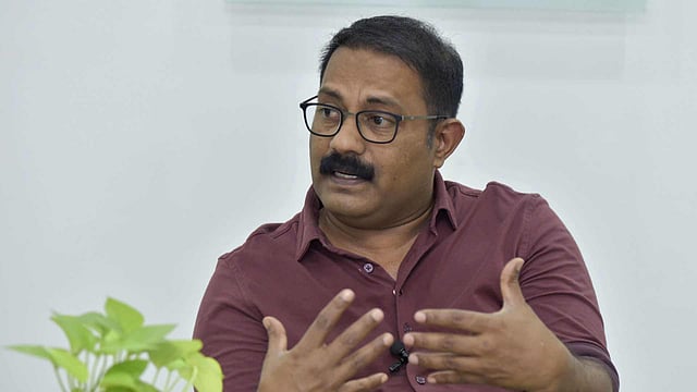 കാസര്കോട് കെഎം ഷാജിക്ക്, കോഴിക്കോട് എപി അനില് കുമാറിന്; മന്ത്രിമാര്ക്ക് ജില്ലകളുടെ ചുമതല നല്കി ഉത്തരവ്