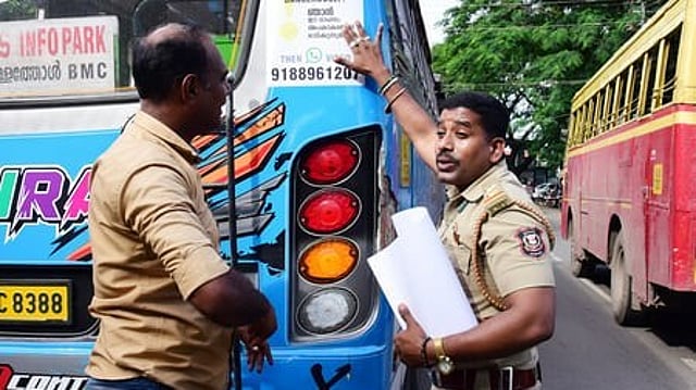 തൃശൂർ നഗരത്തിൽ വൻ ട്രാഫിക് പരിഷ്കാരം; പുതിയ ബസ് സ്റ്റോപ്പുകളും വൺവേ നിയന്ത്രണങ്ങളുമായി സിറ്റി പോലീസ്