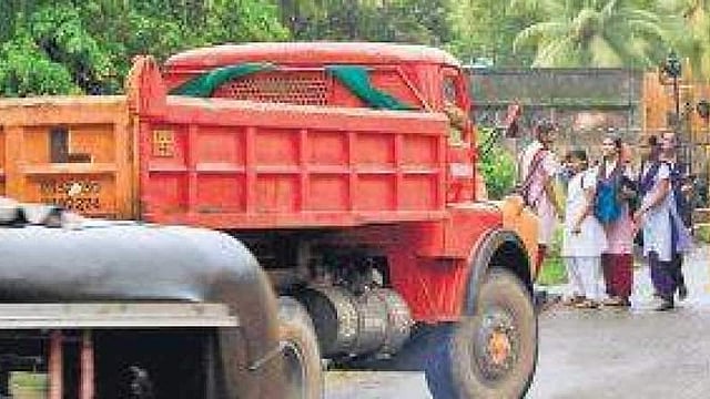 സ്കൂളുകൾ തുറക്കുന്നു; ടിപ്പർ വാഹനങ്ങൾക്ക് നിയന്ത്രണം, സമയക്രമം ഇങ്ങനെ...