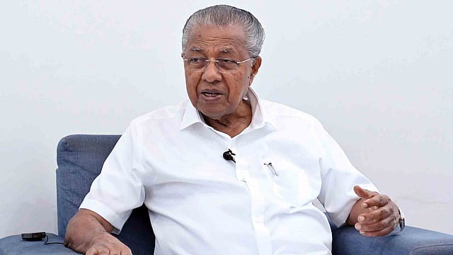 ലവ്ലി സര്വകലാശാല സംഘര്ഷം: 1500-ലധികം മലയാളി വിദ്യാര്ത്ഥികളുടെ സുരക്ഷയും യാത്രാസൗകര്യവും ഉറപ്പാക്കണം; കേന്ദ്ര-സംസ്ഥാന സര്ക്കാരുകളോട് പിണറായി